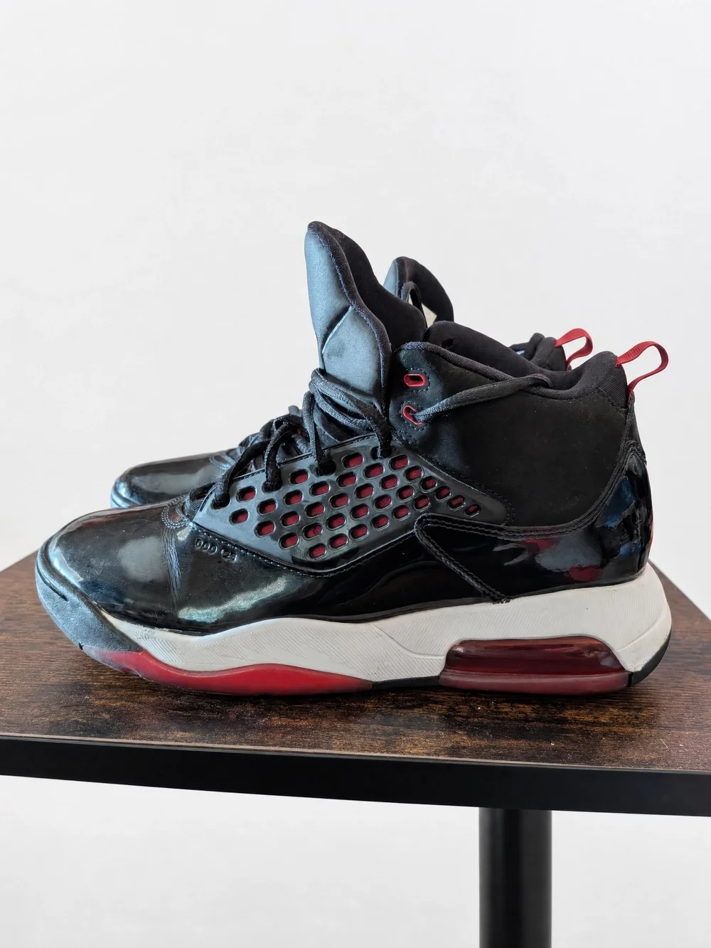 Nike Air Jordan Maxin 200 Black Gym Red CD6107-001 Men's Size 11 Basketball Shoe